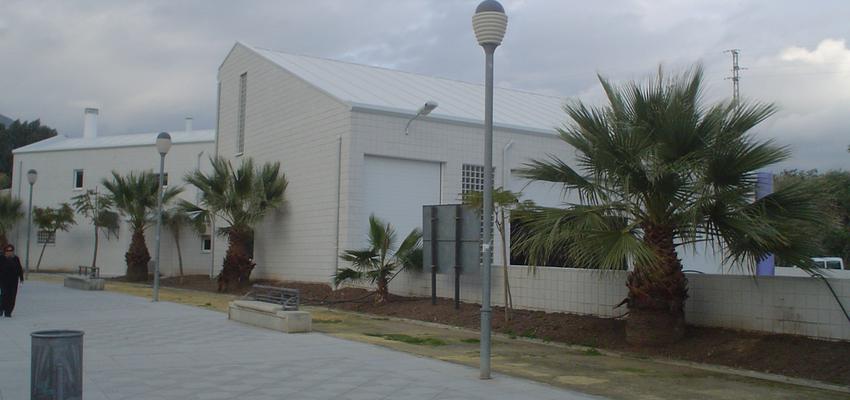 Exterior style moderno color blanco  diseñado por Francisco Emilio Gálvez Rodríguez | Arquitecto Técnico 