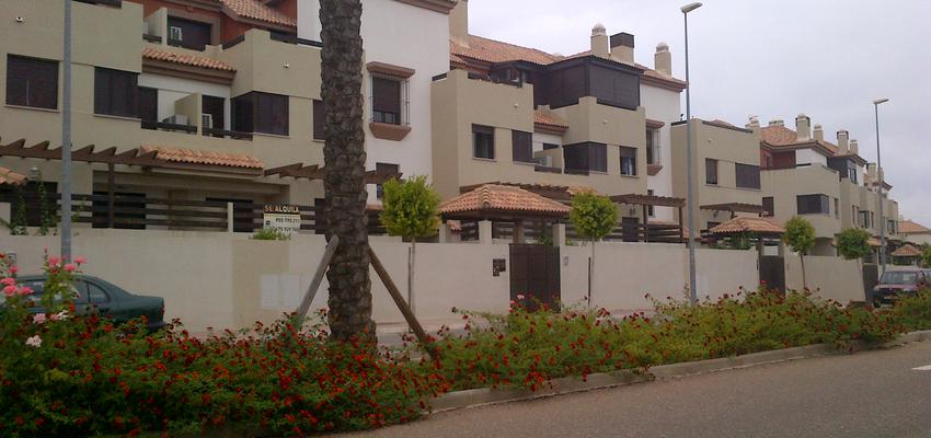 Exterior style contemporaneo color marron, blanco, negro  diseñado por Francisco Emilio Gálvez Rodríguez | Arquitecto Técnico 