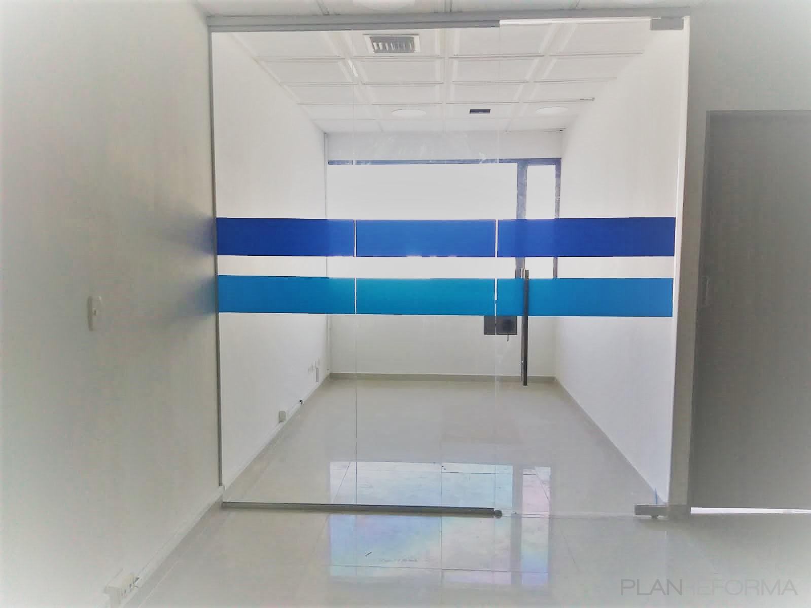 Oficina Estilo contemporaneo Color azul, azul oscuro, blanco  diseñado por Arquitectura Cimientos & Creatividad S.A.S | Gremio | Copyright Arquitectura Cimientos & Creatividad