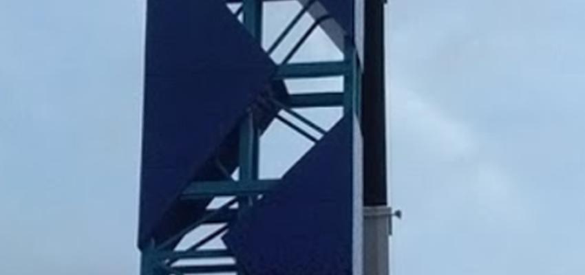 Exterior Estilo vanguardista Color rojo, azul, azul oscuro  diseñado por Arquitectura Cimientos & Creatividad S.A.S | Gremio | Copyright Arquitectura Cimientos & Creatividad