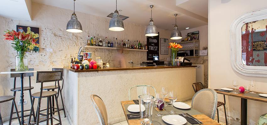 Restaurante, Cafeteria style vintage color marron, blanco  diseñado por Carmen Agulló. Fotógrafía. | Marca colaboradora 