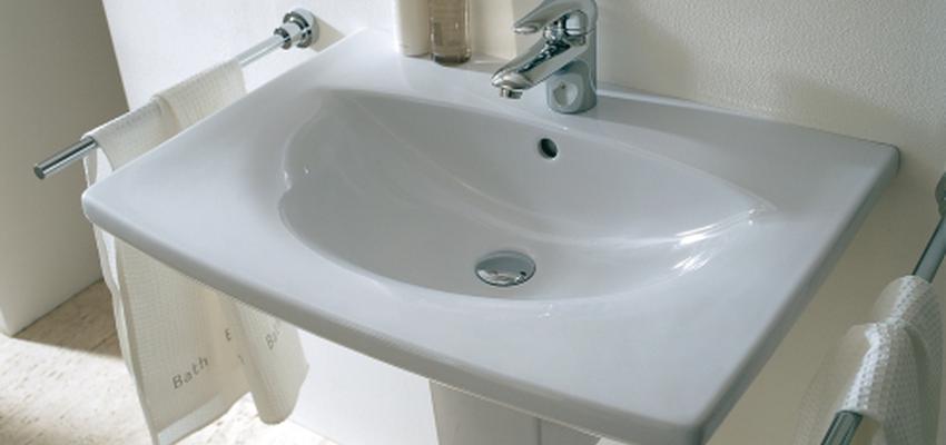 Baño style contemporaneo color beige, blanco  diseñado por DURAVIT | Marca colaboradora | Copyright Copyright Duravit AG