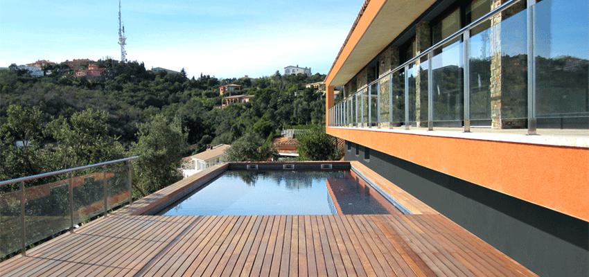 Terraza, Piscina, Exterior style moderno color marron, ocre, blanco, gris  diseñado por Marçal Bonadona | Arquitecto | Copyright Marçal Bonadona