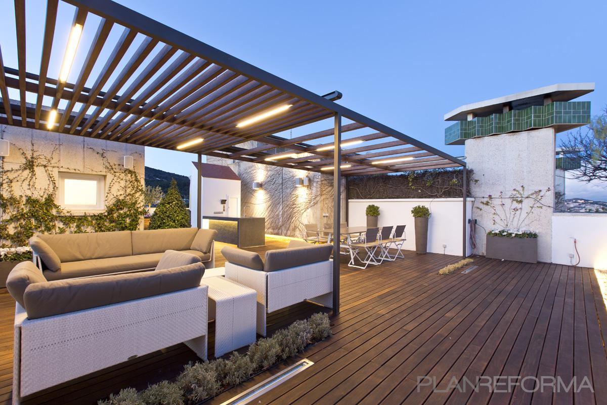 Terraza, Exterior, Jardin style moderno color verde, marron, blanco, gris  diseñado por Marçal Bonadona | Arquitecto | Copyright Marçal Bonadona