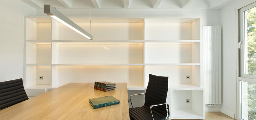 Estudio style moderno color marron, blanco, negro  diseñado por Marçal Bonadona | Arquitecto | Copyright Marçal Bonadona