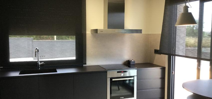 Cocina Estilo contemporaneo Color beige, gris, negro  diseñado por Angels Casellas - Interiorista | Gremio | Copyright Angels Casellas