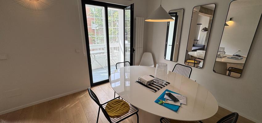 Terraza, Salon Estilo contemporaneo Color gris, gris oscuro, negro  diseñado por Kodu Reformas | Reformista, constructor 