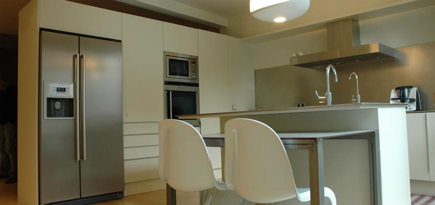 Comedor, Cocina, Loft style moderno color beige, beige, blanco  diseñado por albert roselló | Interiorista 