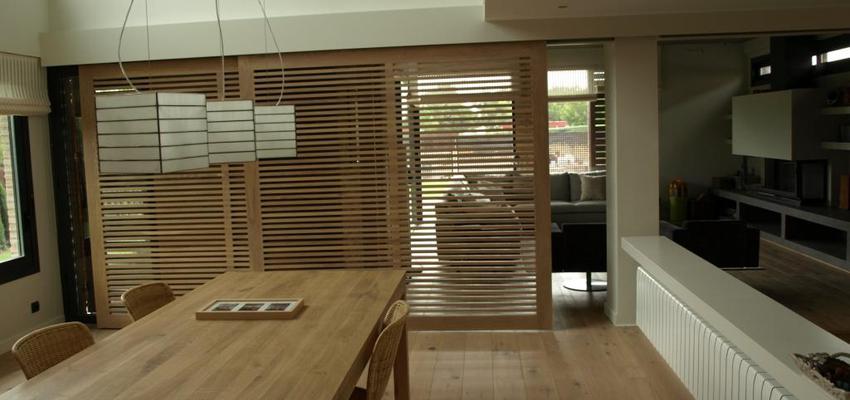 Comedor style moderno color marron, beige, beige, blanco  diseñado por Nicolás Serrano Aulló | Arquitecto | Copyright Nicolás Serrano Aulló