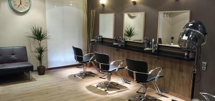 Salón de belleza style contemporaneo color marron, marron, blanco, gris, negro  diseñado por Levram | Gremio 