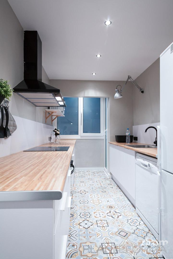 Cocina style contemporaneo color beige, beige, blanco, gris, negro  diseñado por Dröm Living | Interiorista | Copyright Dröm Living