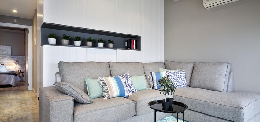 Salon Estilo mediterraneo Color azul cielo, azul, gris  diseñado por Dröm Living | Interiorista | Copyright Dröm Living