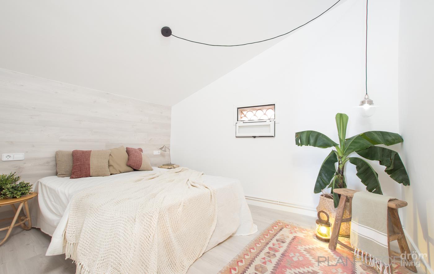 Dormitorio Estilo mediterraneo Color rojo, beige, beige  diseñado por Dröm Living | Interiorista 