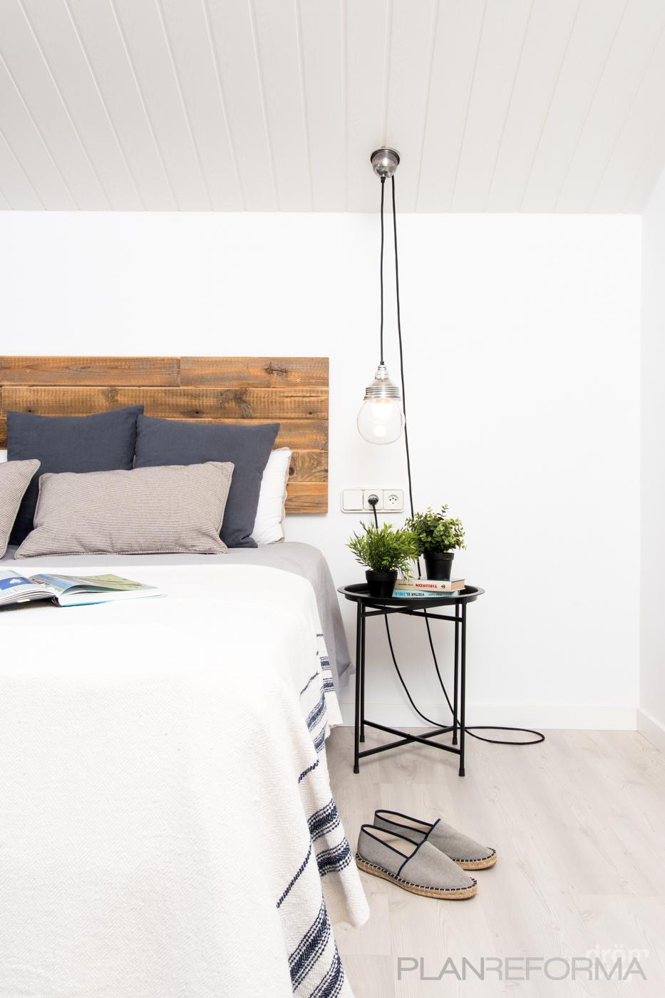 Dormitorio Estilo mediterraneo Color blanco, gris, gris  diseñado por Dröm Living | Interiorista 