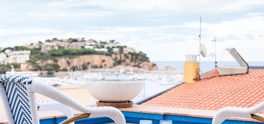 Terraza Estilo mediterraneo Color azul, beige, blanco  diseñado por Dröm Living | Interiorista 