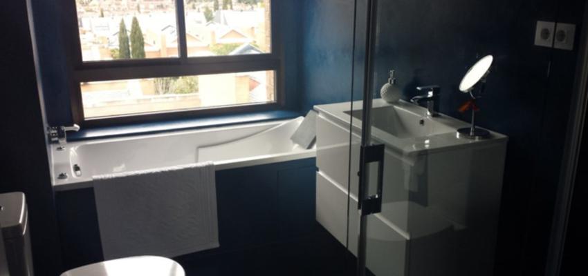 Baño Estilo moderno Color azul oscuro, blanco  diseñado por ARKON REHABILITACIÓN EFICIENTE,S.L. | Gremio 