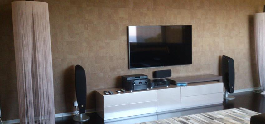 Sala de la TV style moderno color marron, negro, plateado  diseñado por VERNICE Painting Service | Gremio 