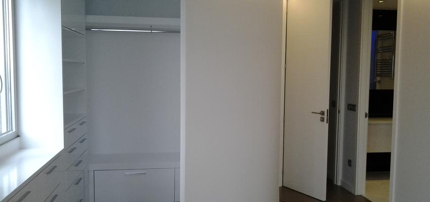 Loft style moderno color blanco  diseñado por AD interiorismo | Interiorista 