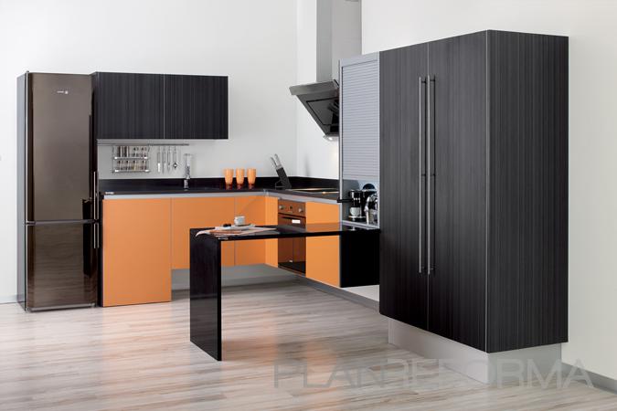 Cocina style moderno color ocre, blanco, negro  diseñado por Ulaca Cocinas | Interiorista 