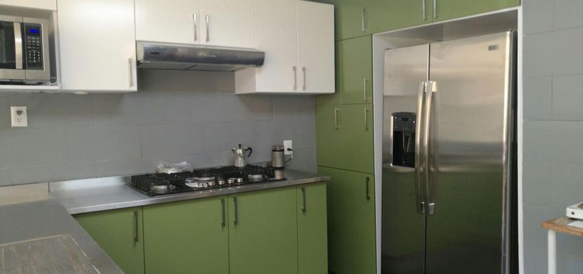 Cocina Estilo contemporaneo Color verde, blanco, gris, gris  diseñado por Taller GAMA Arquitectura | Arquitecto | Copyright Taller GAMA Arquitectura