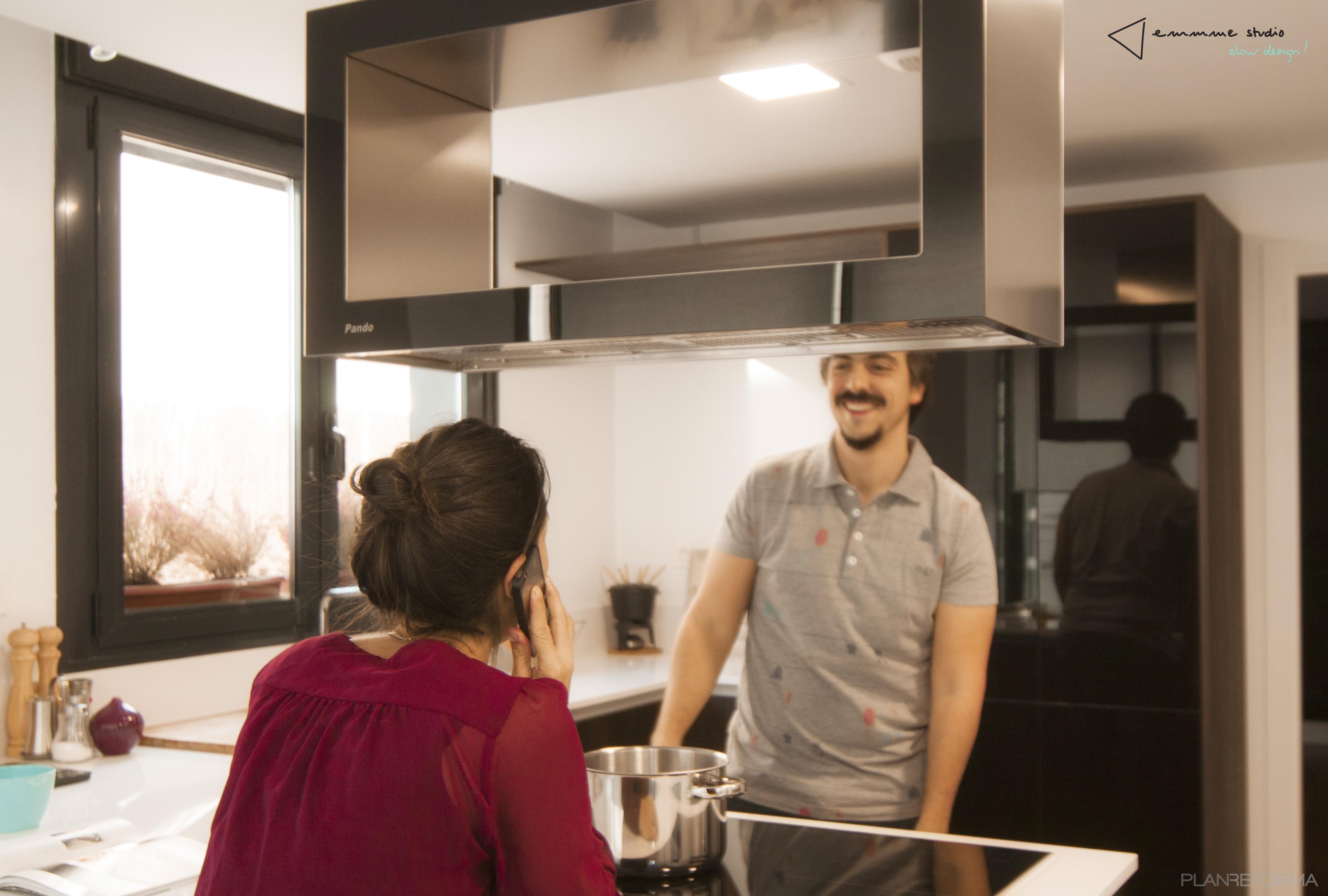 Cocina style contemporaneo color beige, blanco, negro  diseñado por emmme studio | Arquitecto | Copyright emmme studio