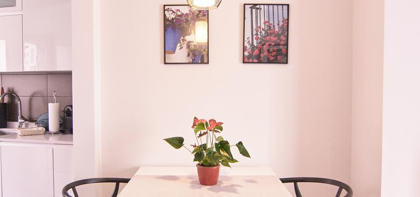 Comedor style mediterraneo color rojo, rosa, beige  diseñado por emmme studio | Arquitecto 