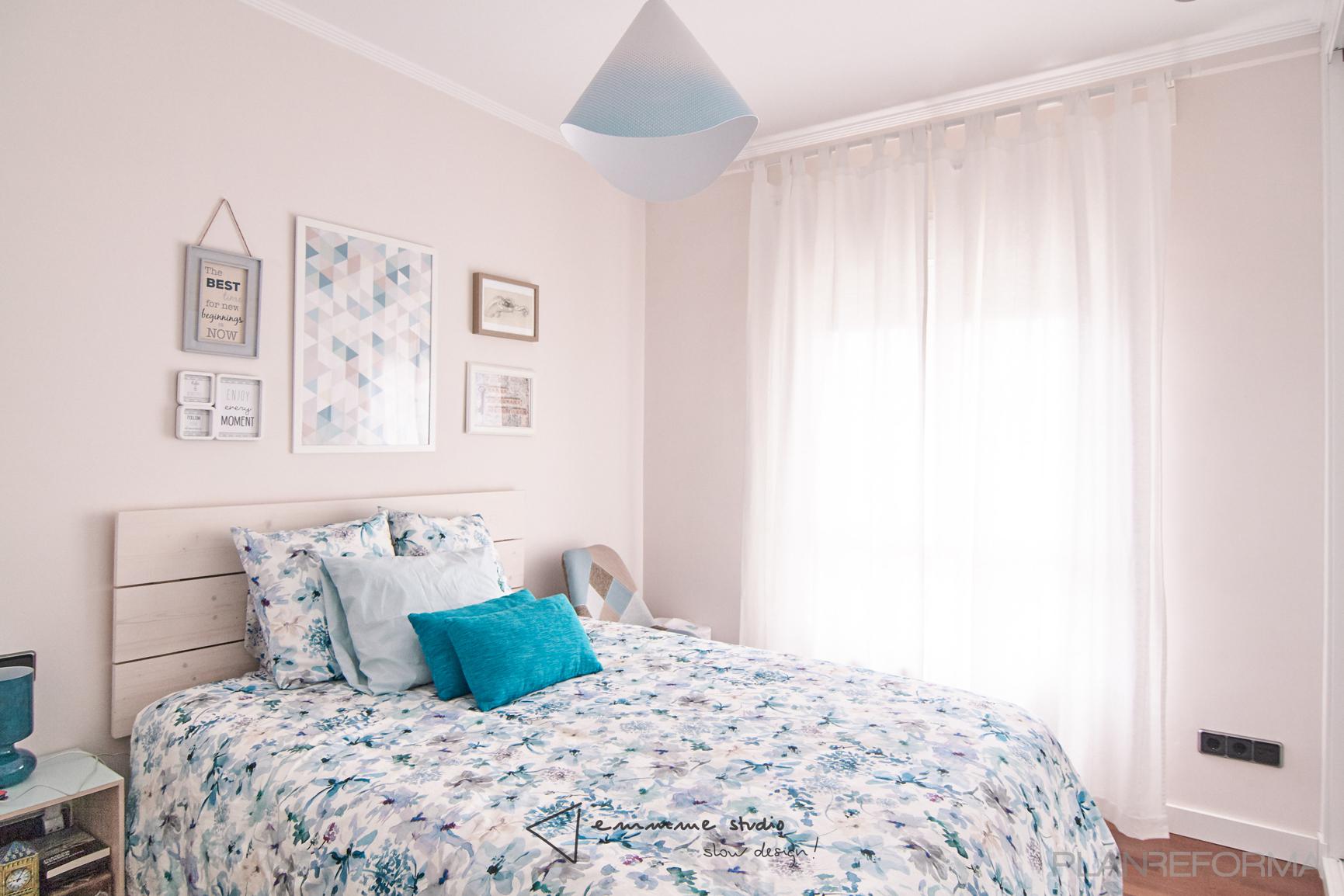 Dormitorio style mediterraneo color turquesa, rosa, marron  diseñado por emmme studio | Arquitecto 