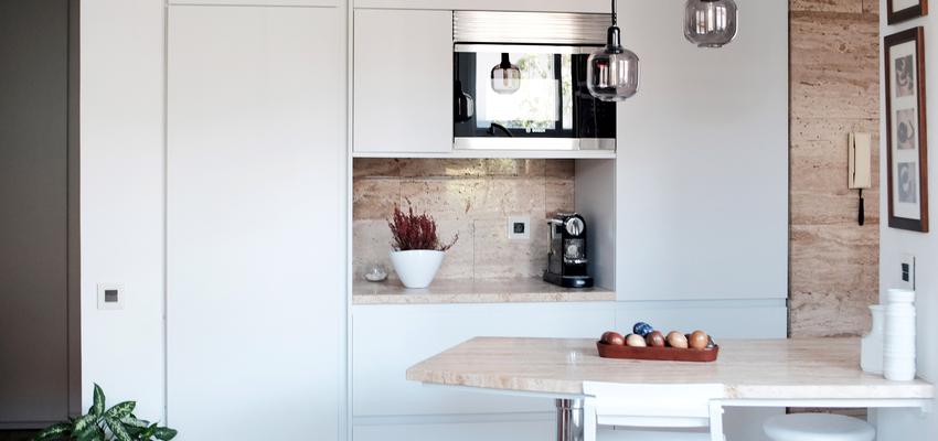 Comedor, Cocina, Salon Estilo moderno Color rojo, blanco, bronce  diseñado por emmme studio | Arquitecto | Copyright emmme studio
