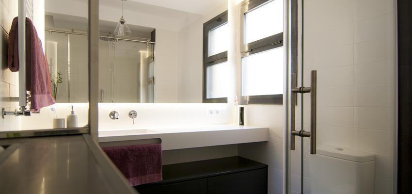 Baño Estilo moderno Color blanco  diseñado por emmme studio | Arquitecto | Copyright emmme studio