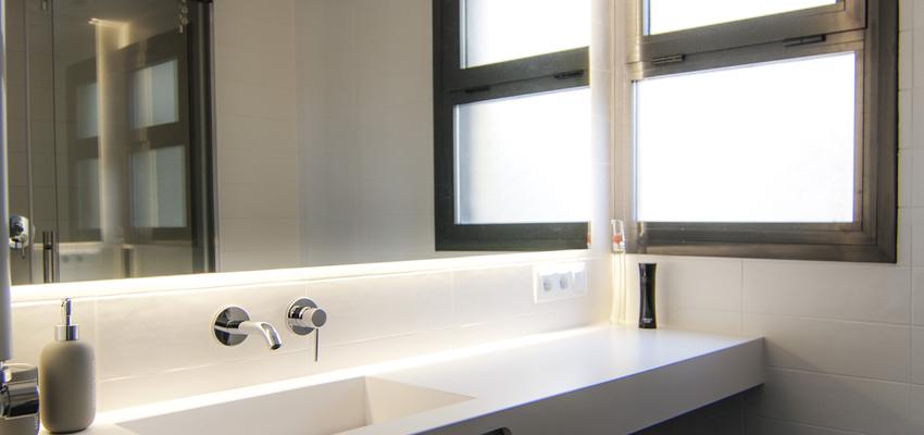 Baño Estilo moderno Color blanco  diseñado por emmme studio | Arquitecto | Copyright emmme studio