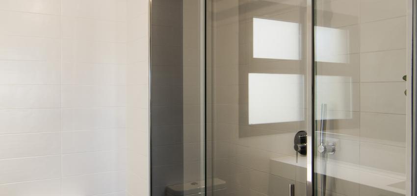 Baño Estilo moderno Color blanco  diseñado por emmme studio | Arquitecto | Copyright emmme studio