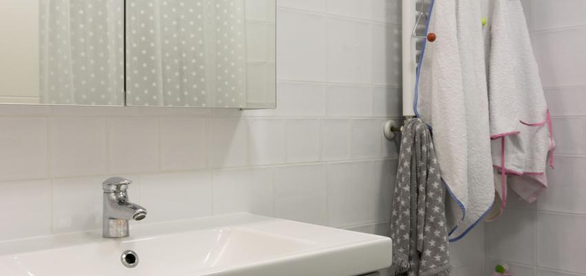 Baño Estilo moderno Color blanco  diseñado por emmme studio | Arquitecto | Copyright emmme studio