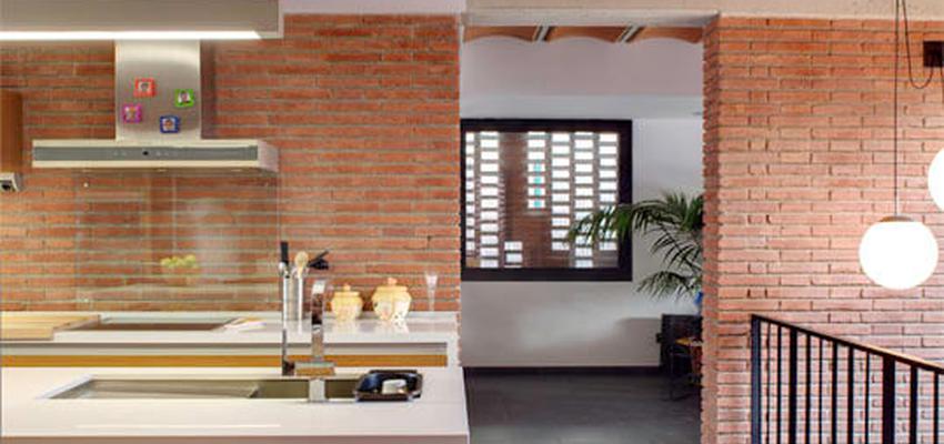 Comedor, Cocina, Salon Estilo eclectico Color rojo, blanco, gris  diseñado por Albert Brito. Arquitectura | Arquitecto | Copyright Fotografía de David Brito
