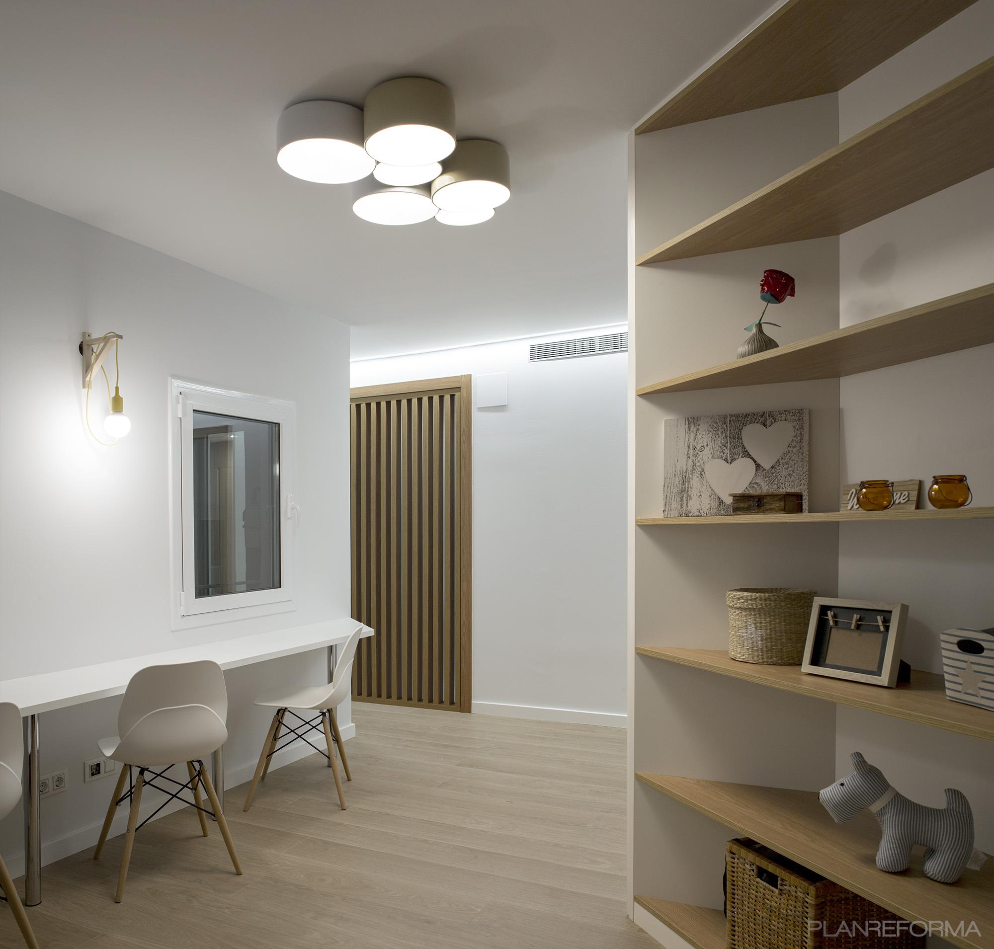 Estudio, Recibidor, Vestibulo Estilo moderno Color blanco, gris  diseñado por Albert Brito. Arquitectura | Arquitecto | Copyright Flavio Coddou