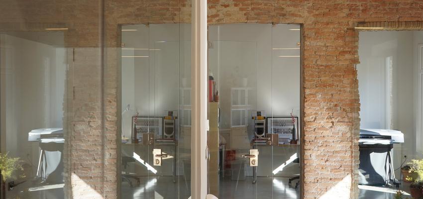 Estudio, Oficina Estilo moderno Color blanco, gris  diseñado por PIÑAR ROMERO ARQUITECTOS | Arquitecto | Copyright Soy el autor de esta fotografia