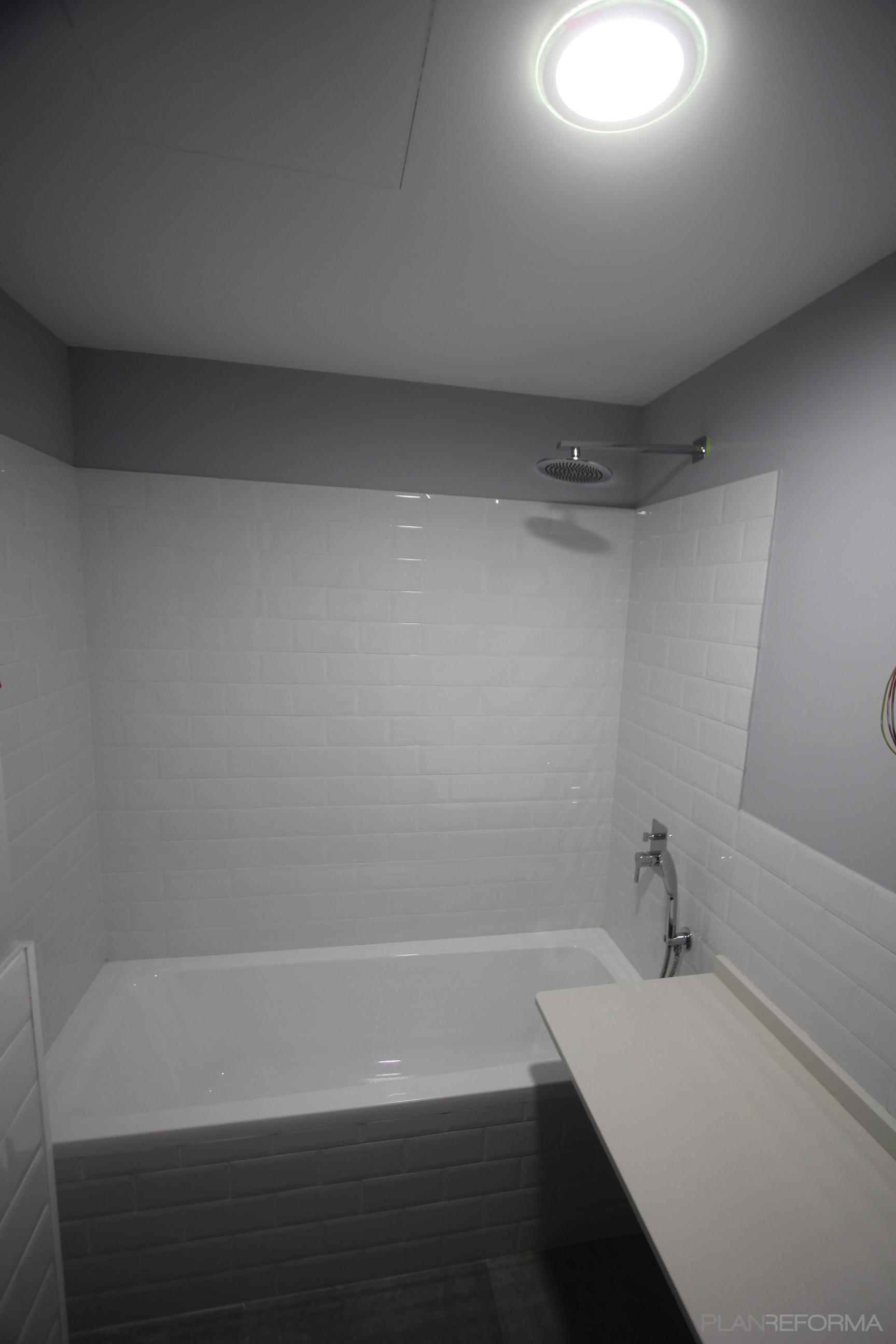 Baño style moderno color blanco, gris  diseñado por PSP OBRAS Y SERVICIOS | Gremio 