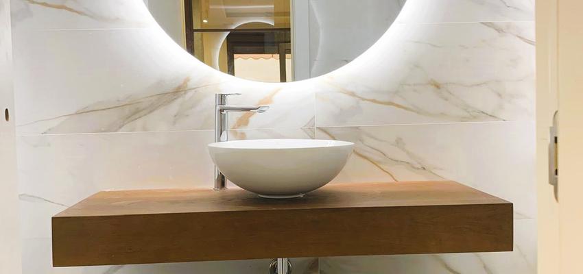 Baño Estilo contemporaneo Color crema, marron, marron oscuro  diseñado por Verdín Reformas | Reformista, constructor | Copyright @verdinreformas