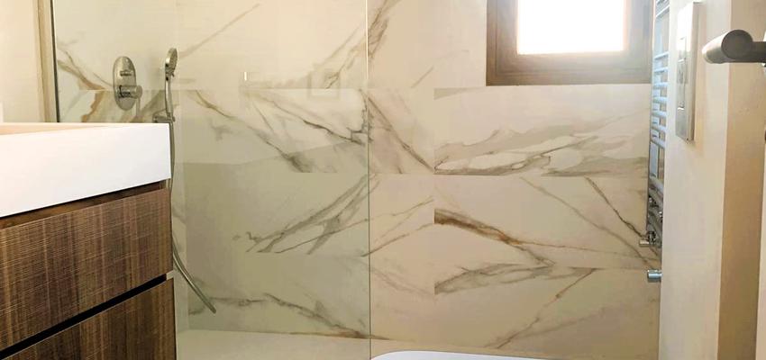 Baño Estilo contemporaneo Color marron, beige, plateado  diseñado por Verdín Reformas | Reformista, constructor | Copyright @verdinreformas