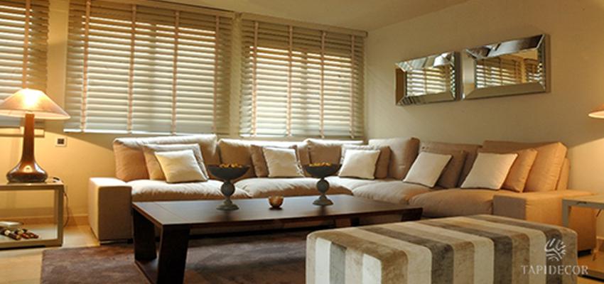 Salon style contemporaneo color beige, beige, marron  diseñado por Tapidecor | Interiorista | Copyright Foto propiedad de Tapidecor