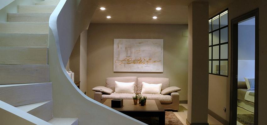 Escalera style contemporaneo color beige, marron, gris  diseñado por Tapidecor | Interiorista | Copyright Foto propiedad de Tapidecor