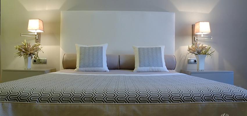 Dormitorio style contemporaneo color beige, marron, gris  diseñado por Tapidecor | Interiorista | Copyright Foto propiedad de Tapidecor