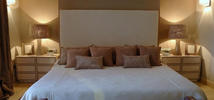 Dormitorio style contemporaneo color marron, beige, marron  diseñado por Tapidecor | Interiorista | Copyright Foto propiedad de Tapidecor