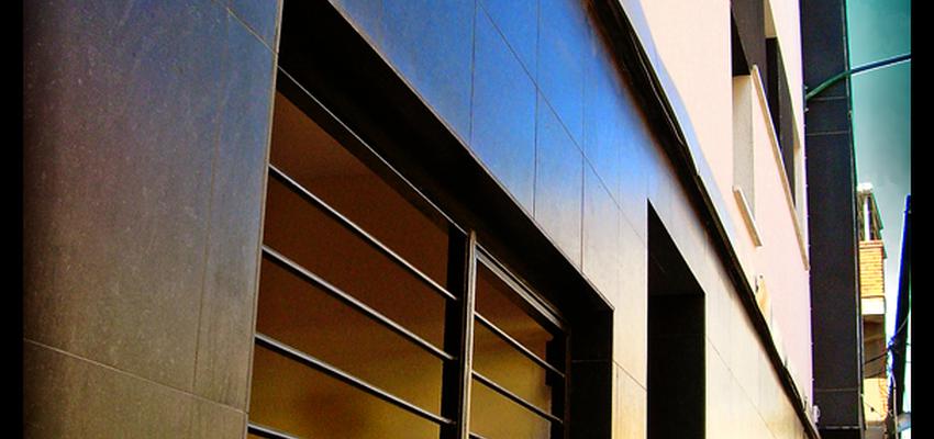Exterior Estilo contemporaneo Color blanco, gris, negro  diseñado por DAU arquitectos | Arquitecto 