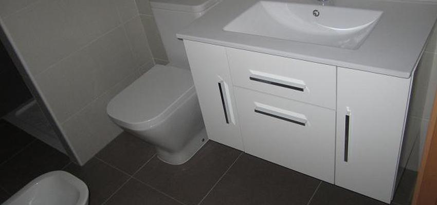 Baño style contemporaneo color blanco, gris  diseñado por Raúl | Arquitecto Técnico 