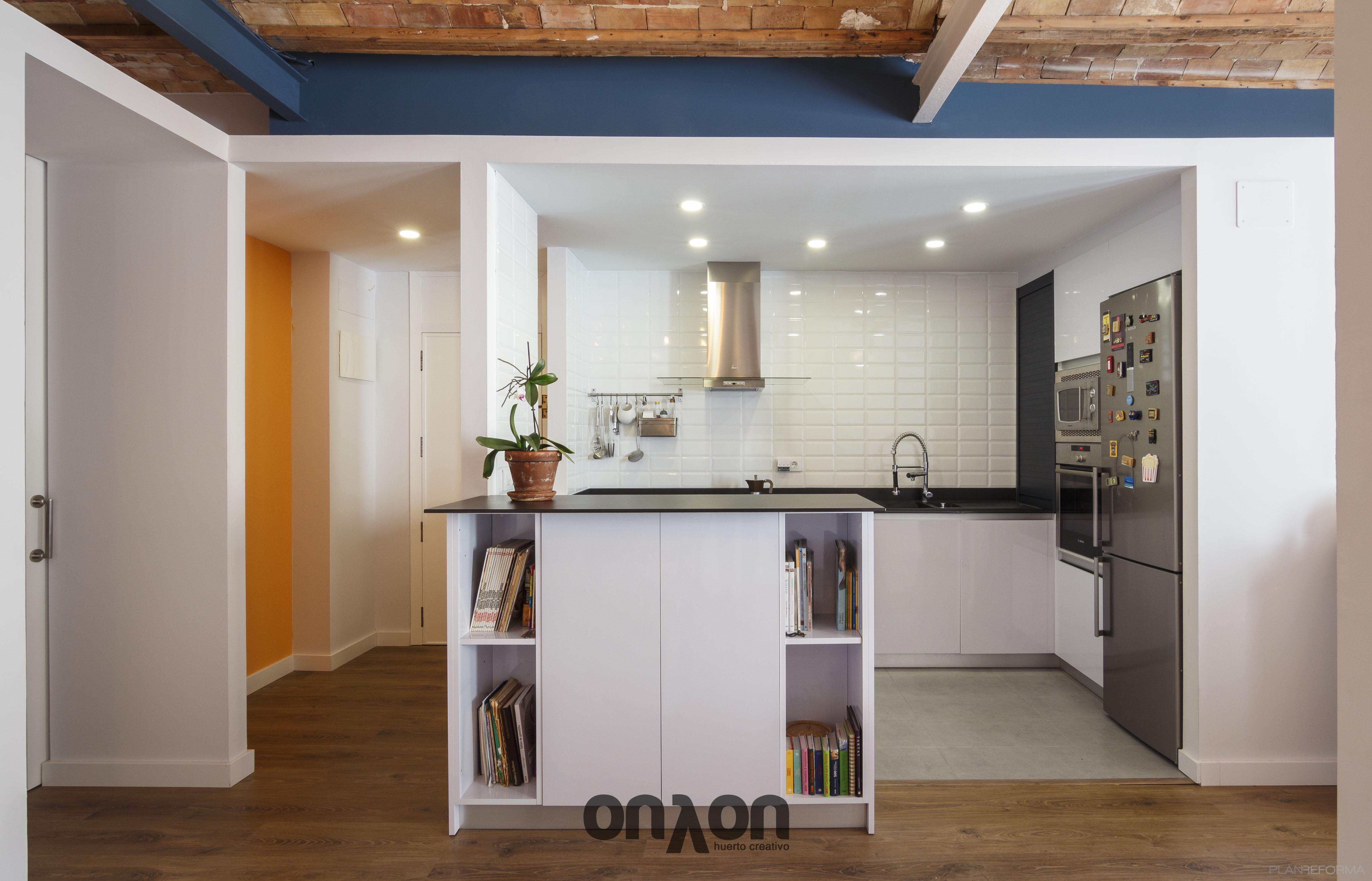 Comedor, Cocina Estilo contemporaneo Color marron, ocre, azul oscuro