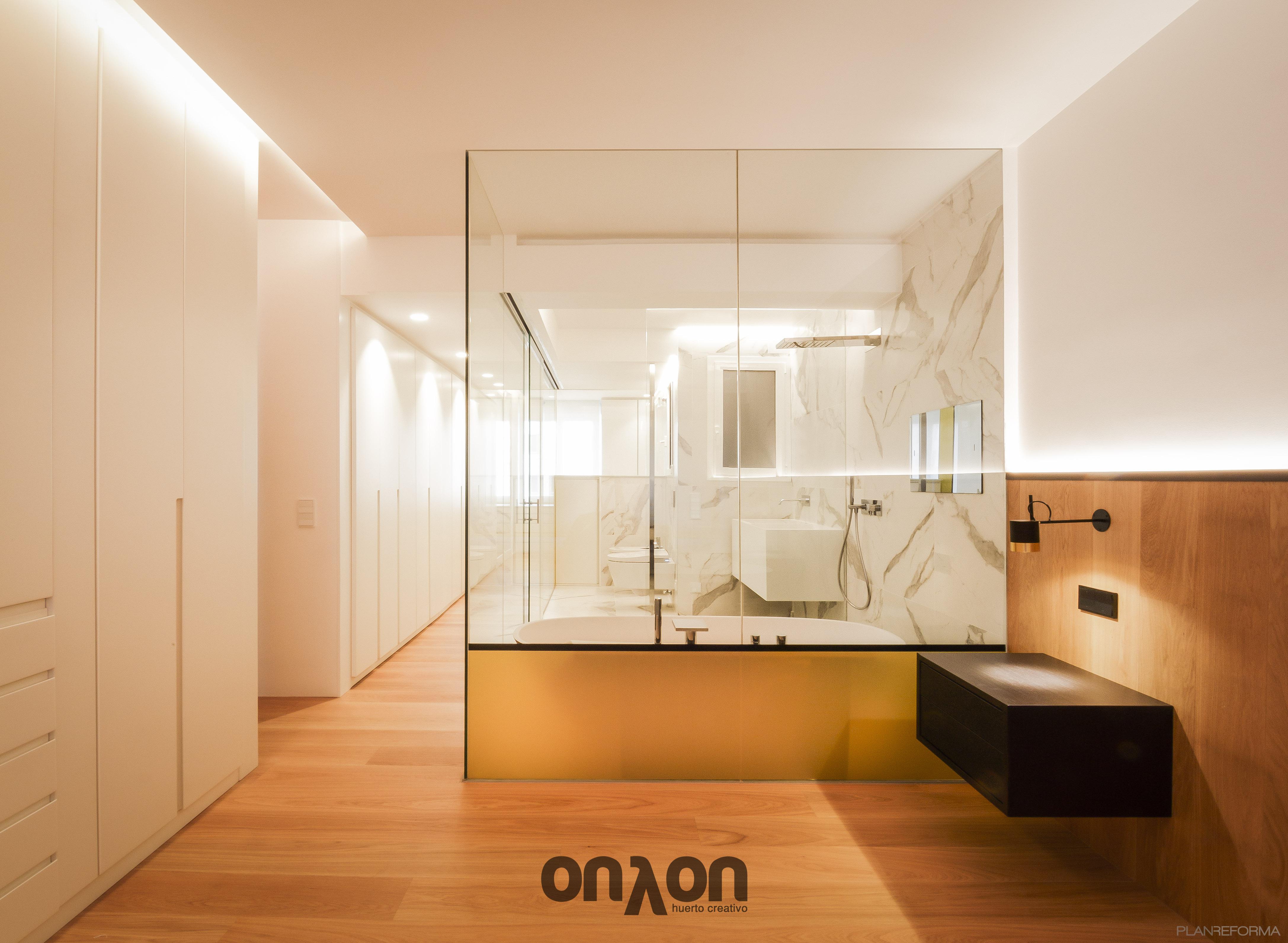 Dormitorio Estilo contemporaneo Color blanco, negro, dorado