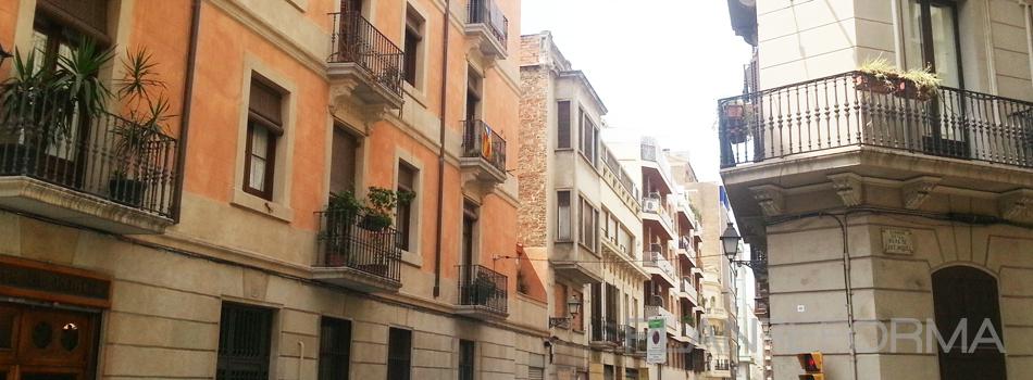 Exterior style tradicional color ocre, beige  diseñado por Proyectos, reformas y rehabilitación | Integrar Proyectos | Arquitecto 