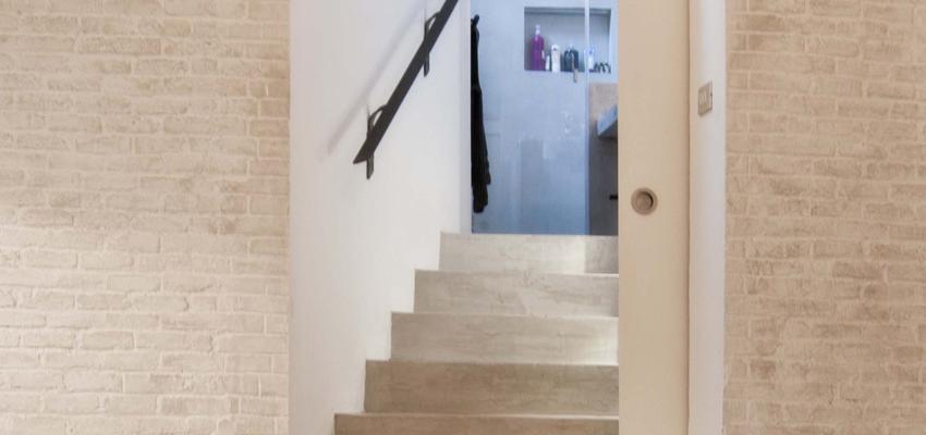 Baño style moderno color marron, blanco, gris, negro  diseñado por nordhom | Interiorista 