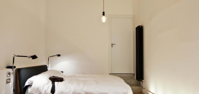 Dormitorio, Loft style moderno color rojo, marron, blanco, gris, negro  diseñado por nordhom | Interiorista 