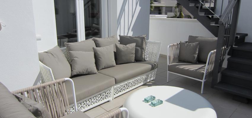 Terraza style contemporaneo color marron, blanco, gris  diseñado por gesHAB Interiorismo | Interiorista 